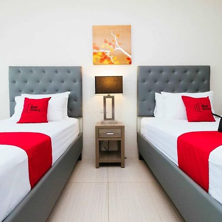 Reddoorz Premium @ Sampaloc Makati Hotel Makati City Bagian luar foto