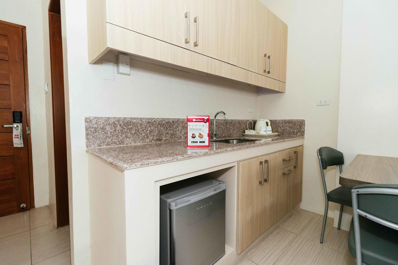 Reddoorz Premium @ Sampaloc Makati Hotel Makati City Bagian luar foto