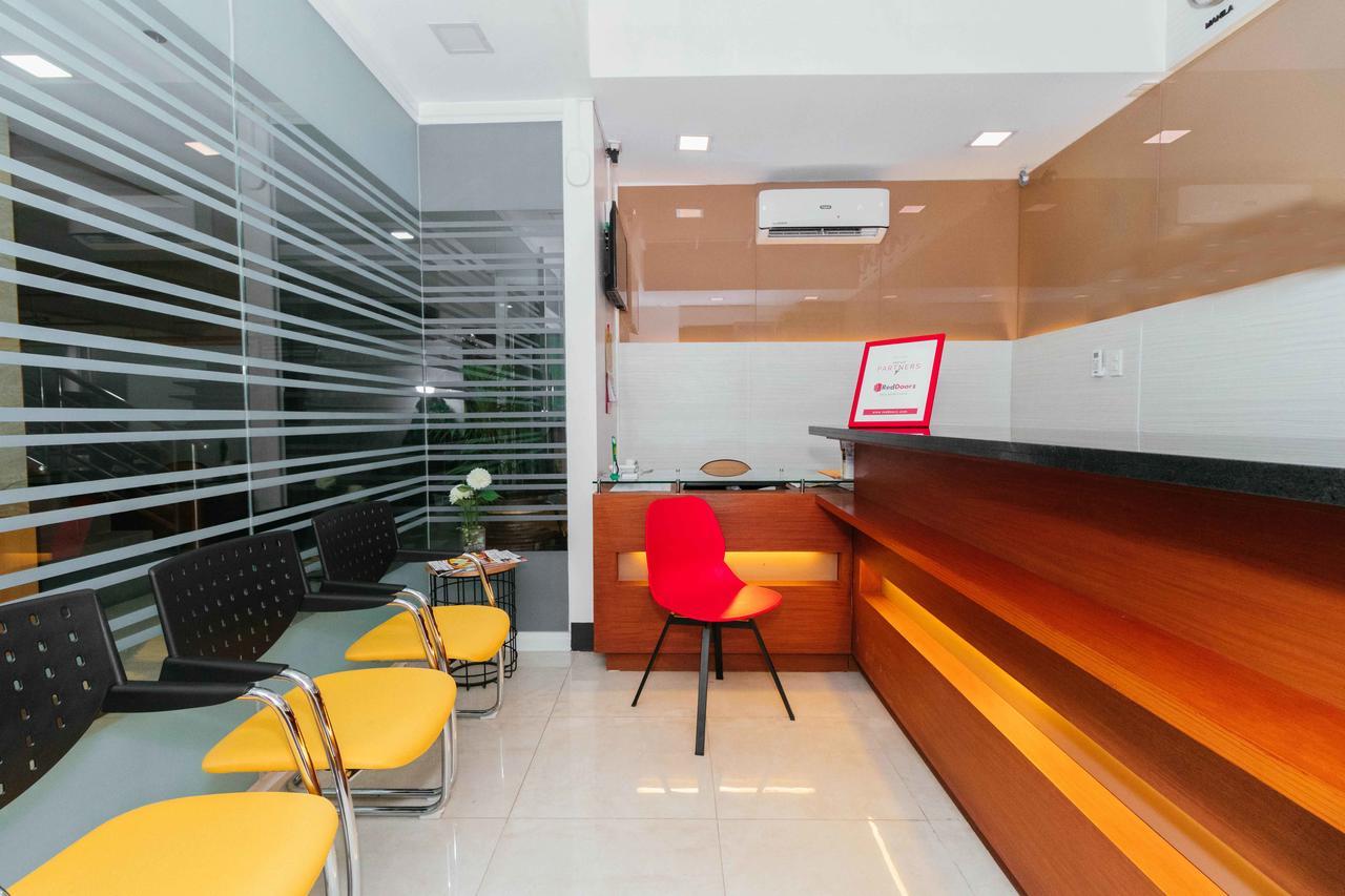 Reddoorz Premium @ Sampaloc Makati Hotel Makati City Bagian luar foto