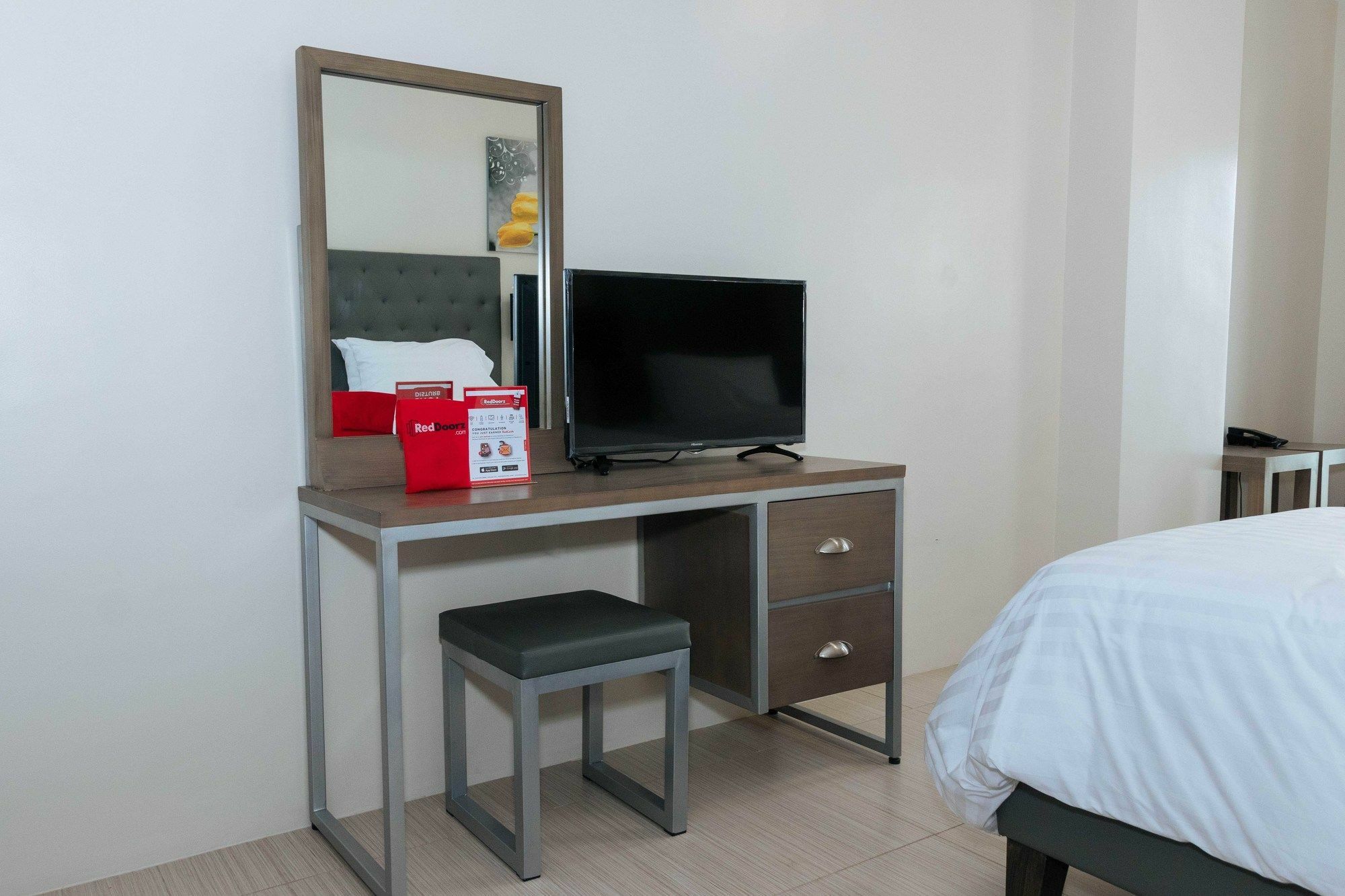 Reddoorz Premium @ Sampaloc Makati Hotel Makati City Bagian luar foto