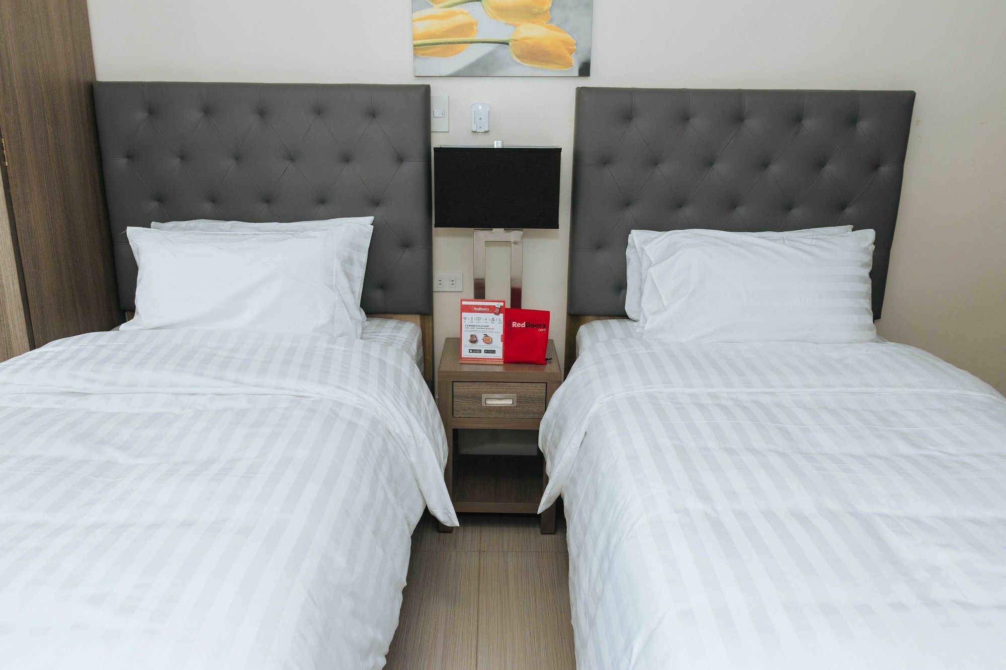 Reddoorz Premium @ Sampaloc Makati Hotel Makati City Bagian luar foto