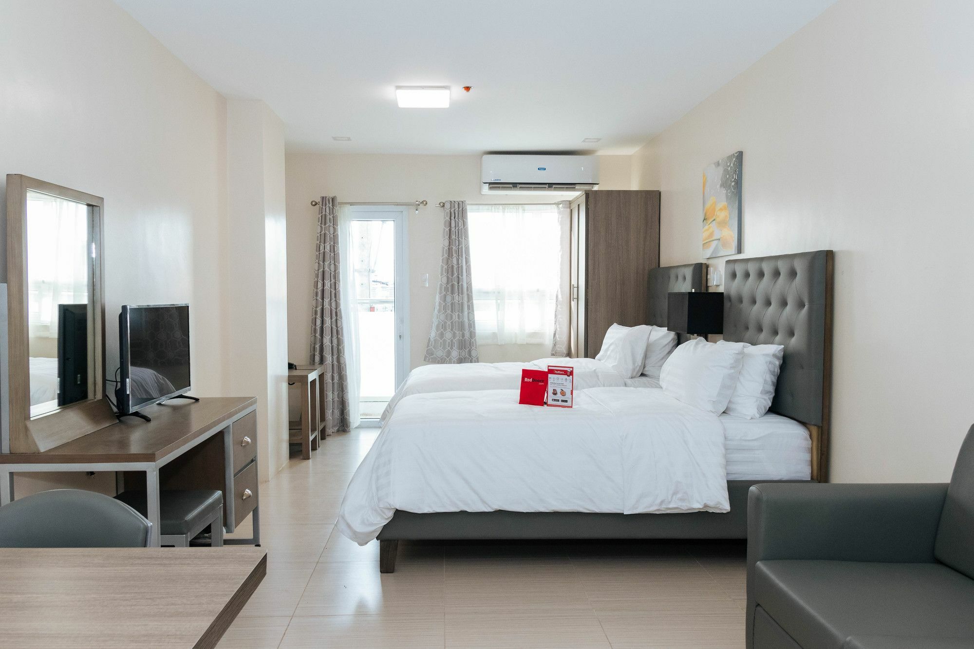 Reddoorz Premium @ Sampaloc Makati Hotel Makati City Bagian luar foto