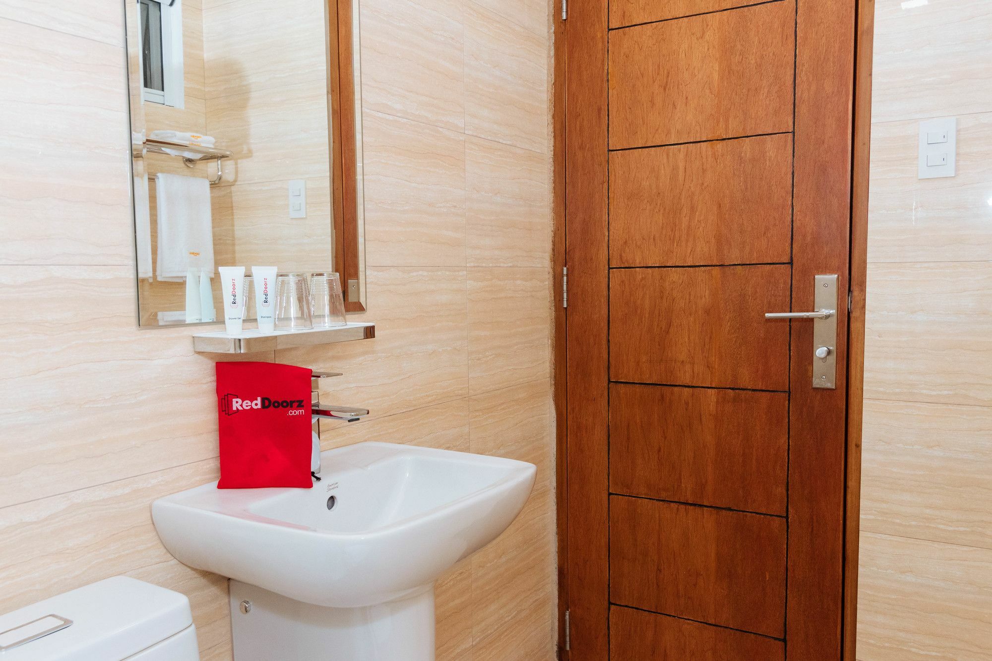 Reddoorz Premium @ Sampaloc Makati Hotel Makati City Bagian luar foto